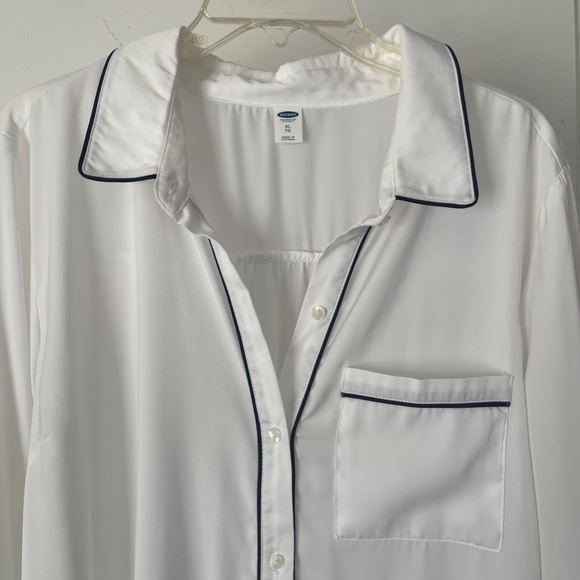 Old Navy White Button Up Shirt With Navy Piping - Picture 2 of 11